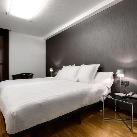Apartamentos Mendebaldea Suites Pamplona Camera foto