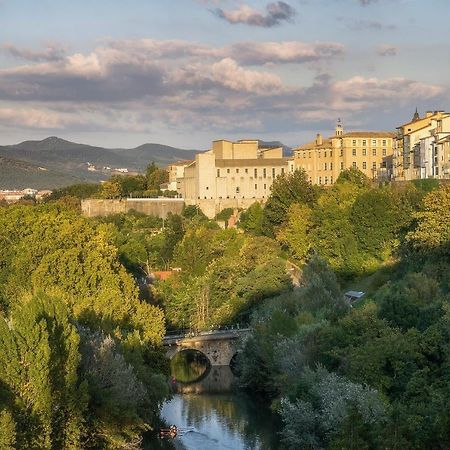 Apartamentos Mendebaldea Suites Pamplona Esterno foto
