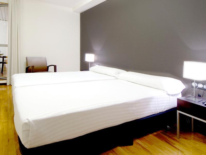 Apartamentos Mendebaldea Suites Pamplona Camera foto
