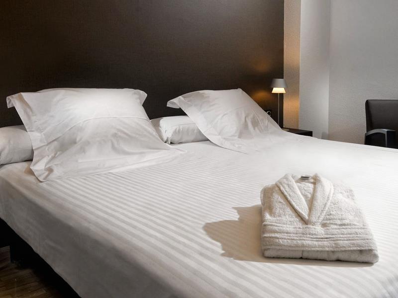Apartamentos Mendebaldea Suites Pamplona Camera foto
