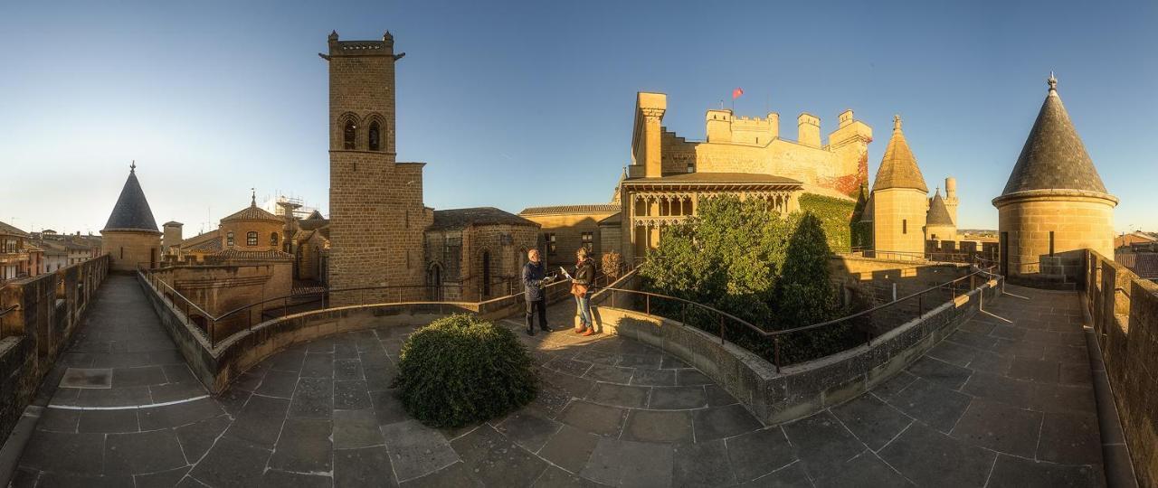 Apartamentos Mendebaldea Suites Pamplona Esterno foto